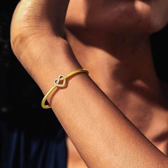 Neiman Marcus 18K Gold Plated Unisex Cuff Heart Bracelet - Picture 1 of 4